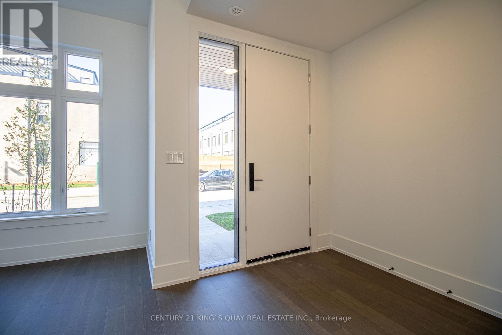 95 - 55 Lou Parsons Way, Mississauga, Ontario  L5H 0B2 - Photo 4 - W12176258