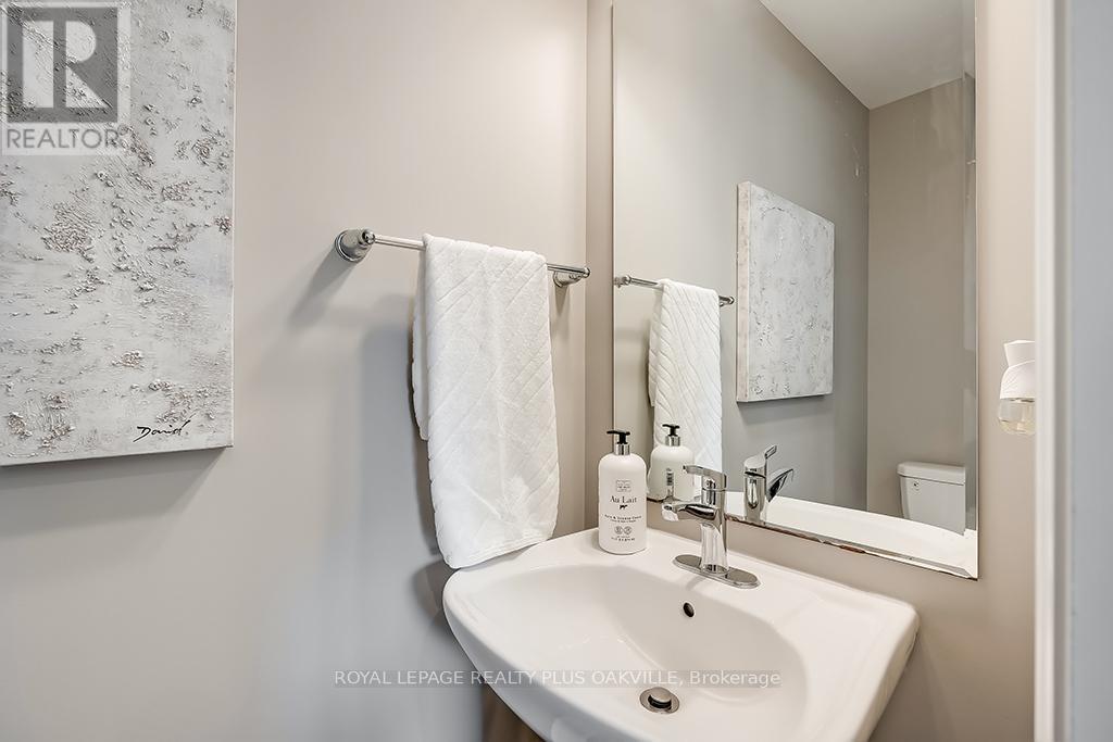 512 Bellflower Court, Milton, Ontario  L9E 1W4 - Photo 14 - W12176279