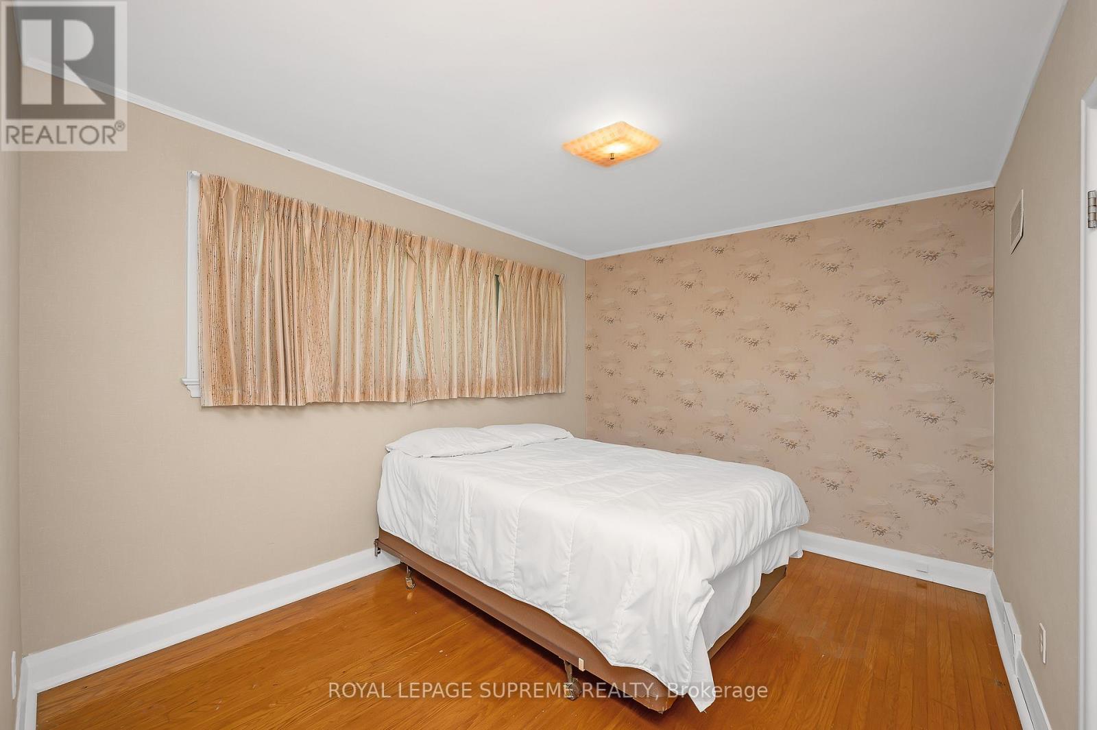 405 Stratheden Drive, Burlington, Ontario  L7R 2W6 - Photo 16 - W12176292