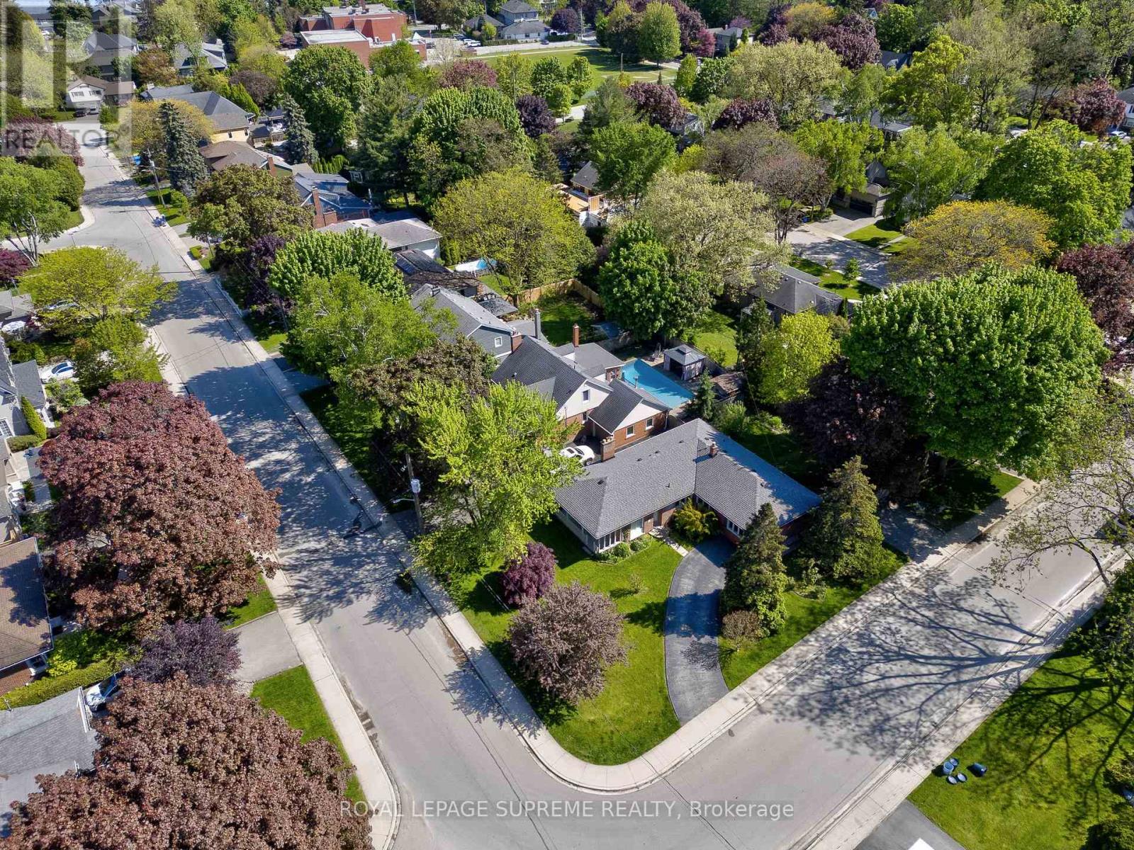 405 Stratheden Drive, Burlington, Ontario  L7R 2W6 - Photo 35 - W12176292