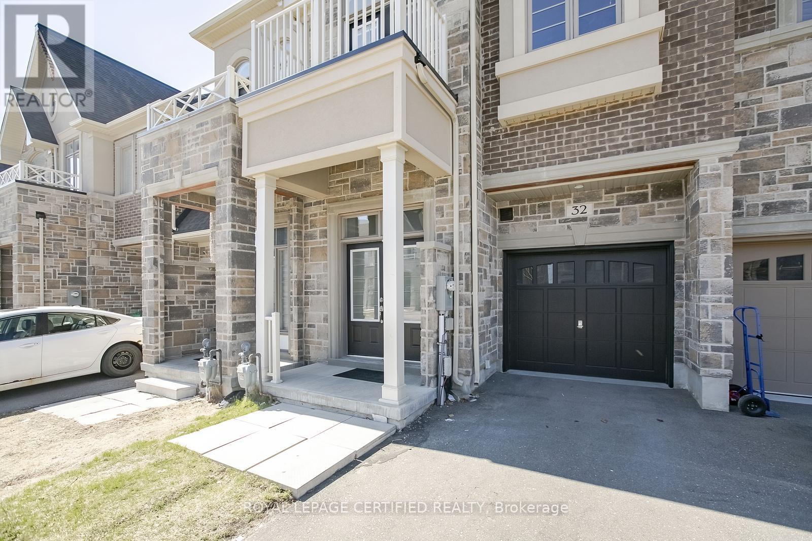 32 Dalbeattie Drive, Brampton, Ontario  L6Y 6H6 - Photo 3 - W12176352