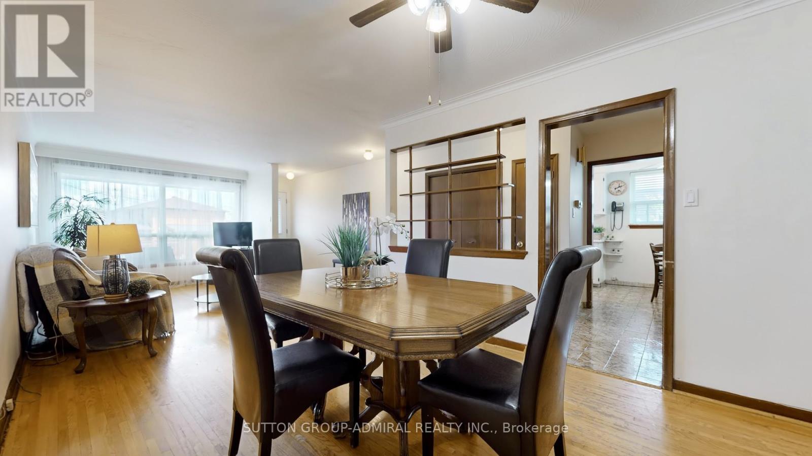 22 Peterson Drive, Toronto, Ontario  M9M 1X1 - Photo 11 - W12176374