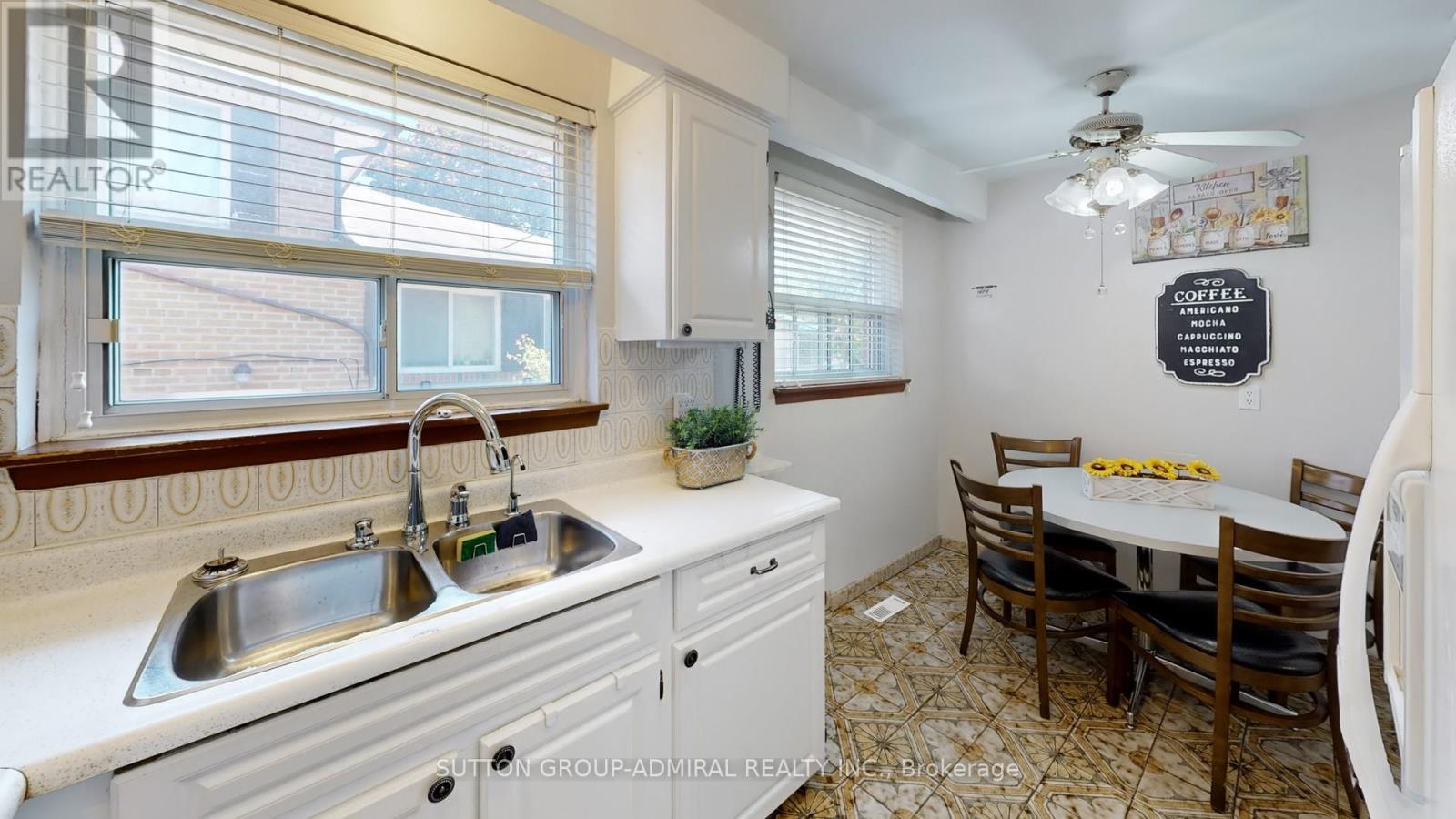 22 Peterson Drive, Toronto, Ontario  M9M 1X1 - Photo 14 - W12176374