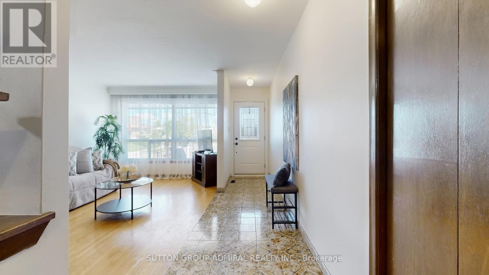 22 Peterson Drive, Toronto, Ontario  M9M 1X1 - Photo 17 - W12176374