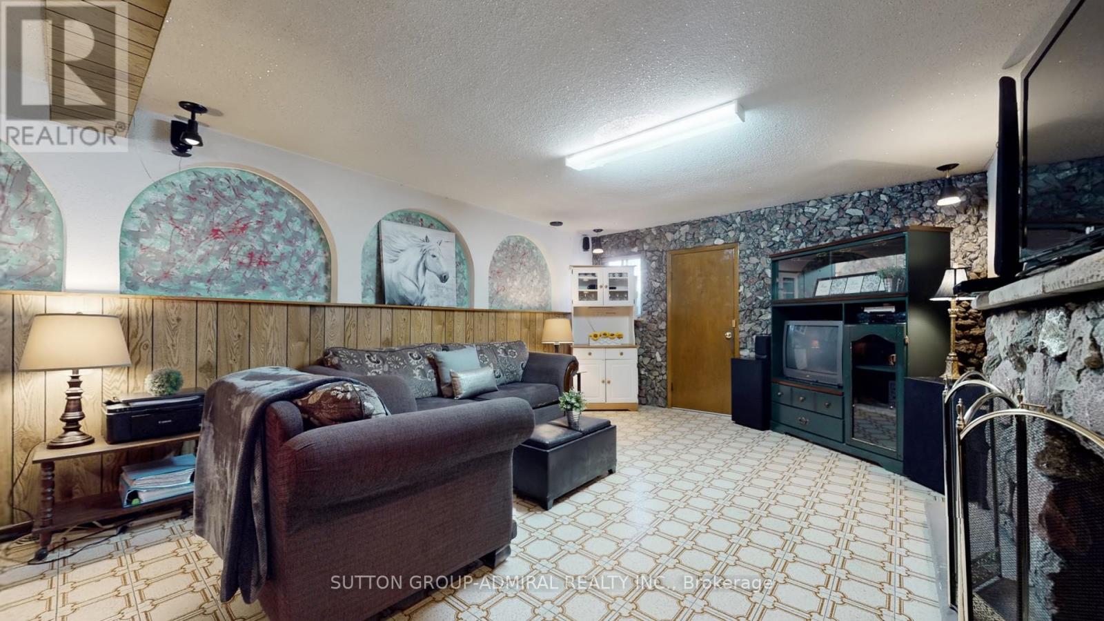 22 Peterson Drive, Toronto, Ontario  M9M 1X1 - Photo 27 - W12176374