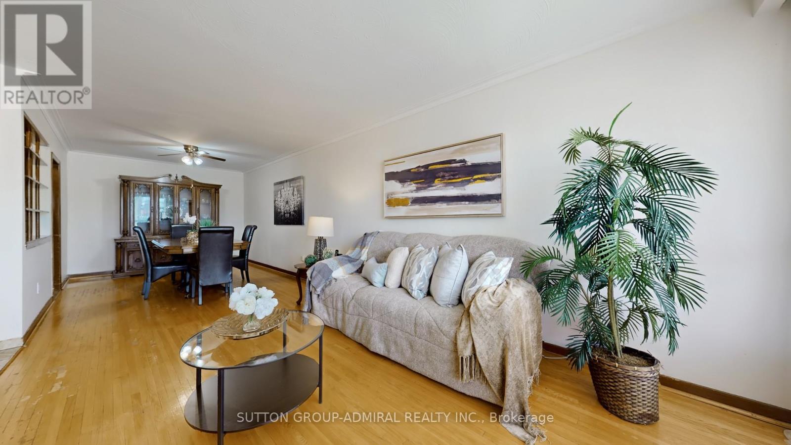 22 Peterson Drive, Toronto, Ontario  M9M 1X1 - Photo 8 - W12176374