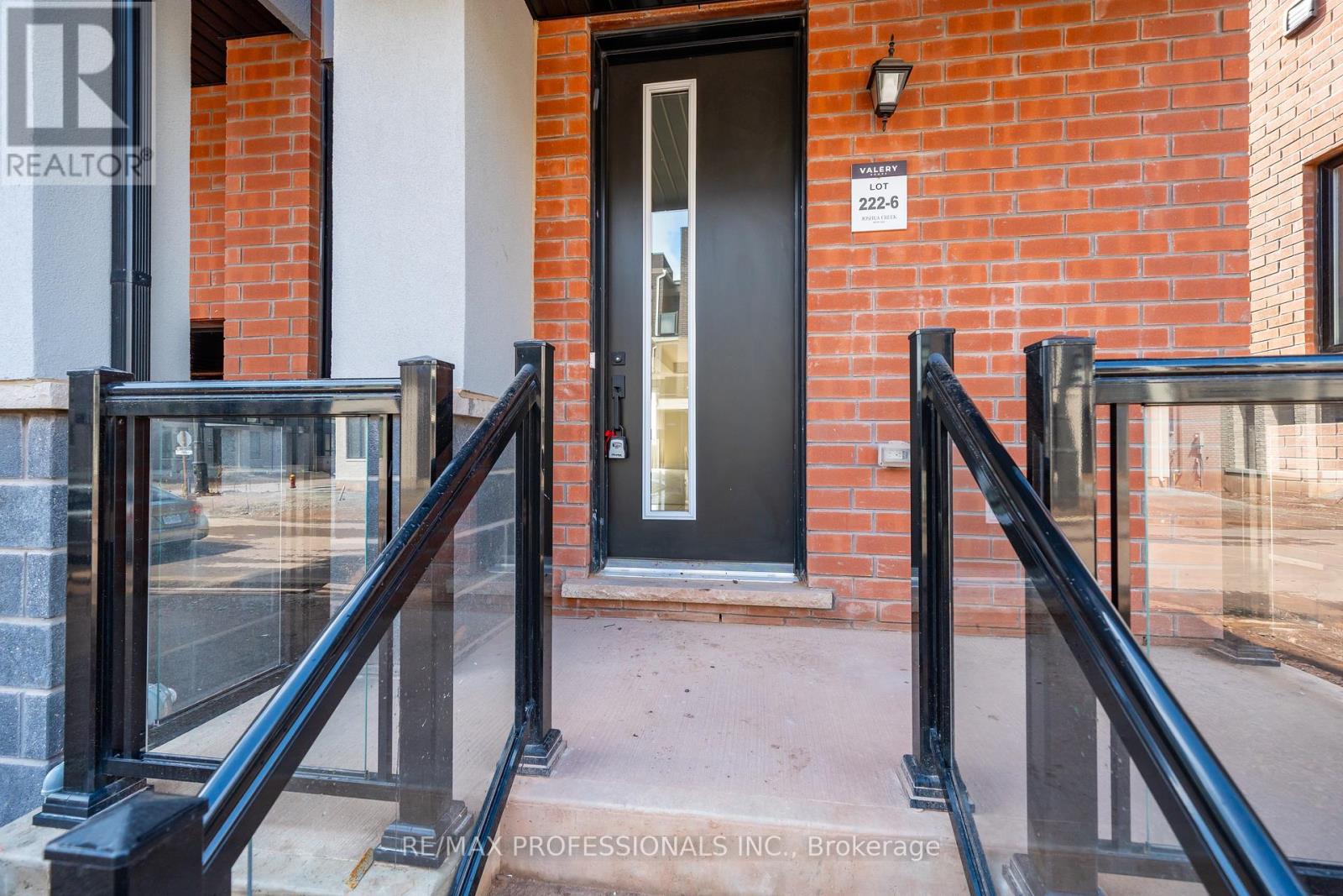 1304 Anthonia Trail, Oakville, Ontario  L6H 7Y6 - Photo 4 - W12176397