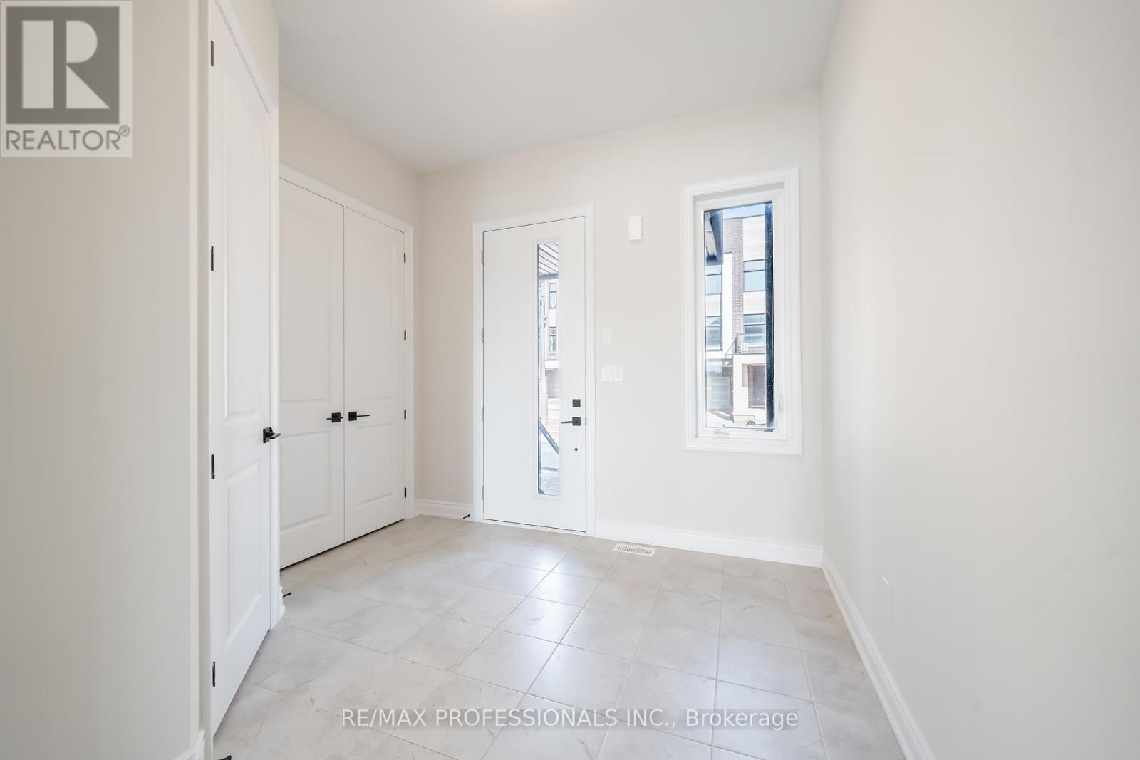 1304 Anthonia Trail, Oakville, Ontario  L6H 7Y6 - Photo 5 - W12176397