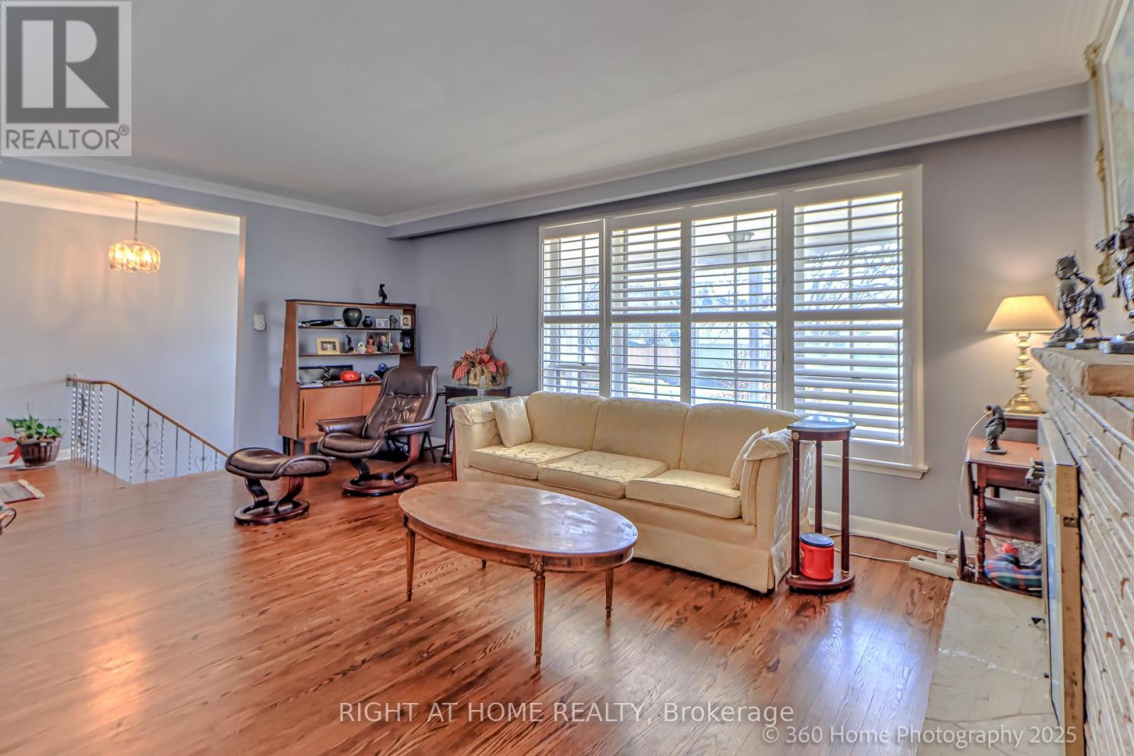 12 Summitcrest Drive, Toronto, Ontario  M9P 1H7 - Photo 8 - W12176475