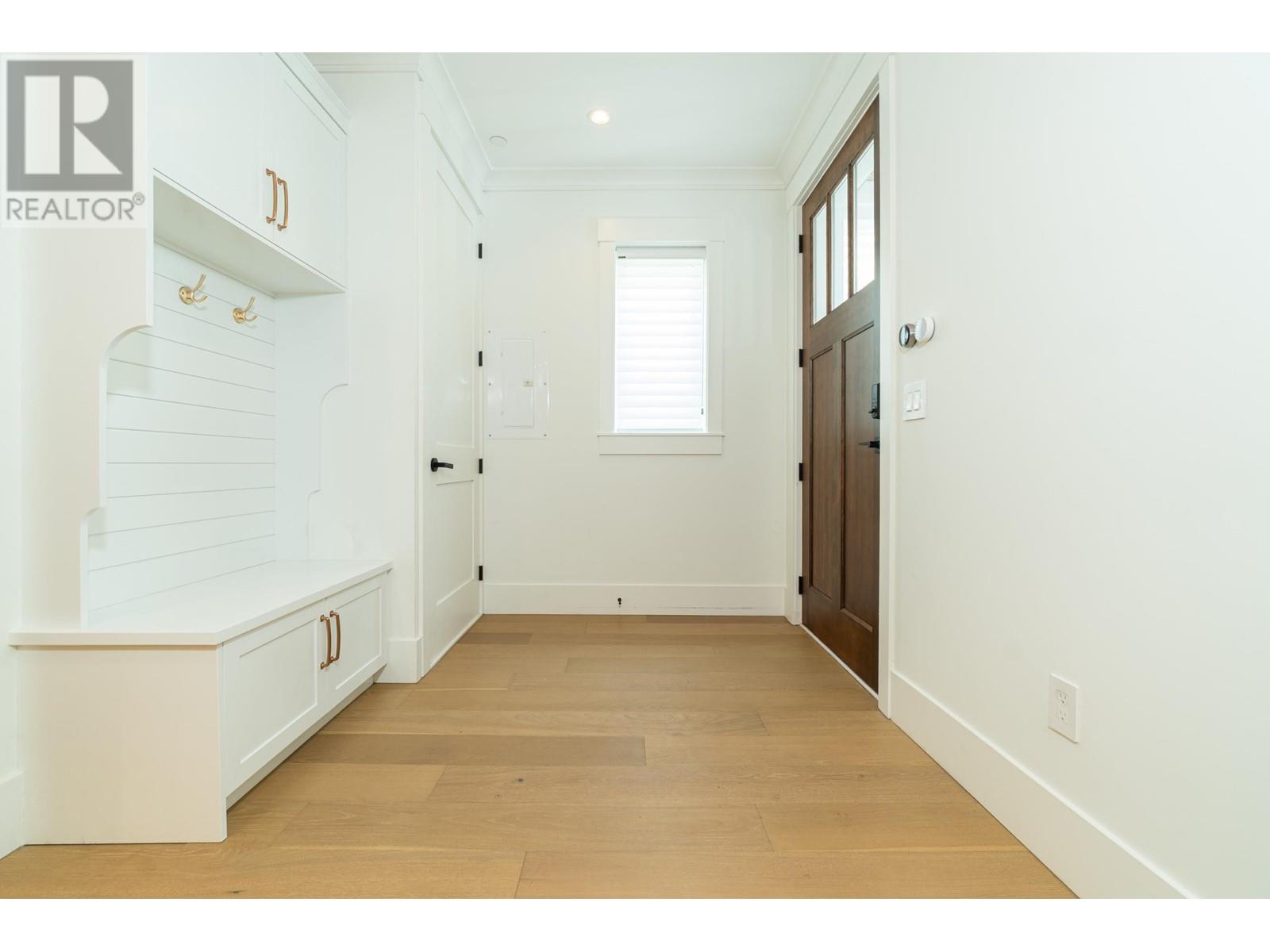 Property at 2047 E 51 AVENUE image 5