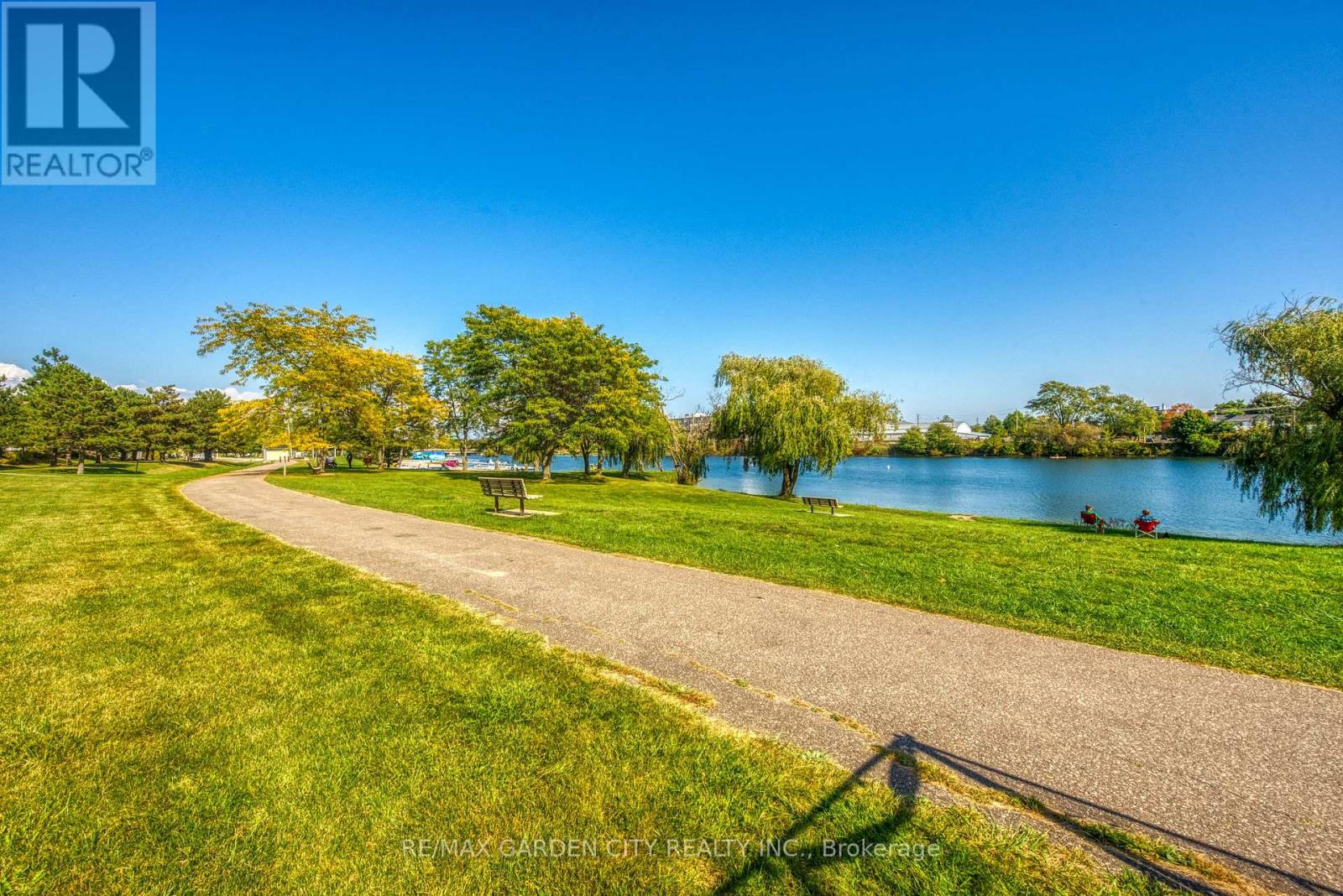 1204 - 330 Prince Charles Drive S, Welland, Ontario  L3C 7B3 - Photo 5 - X12176100