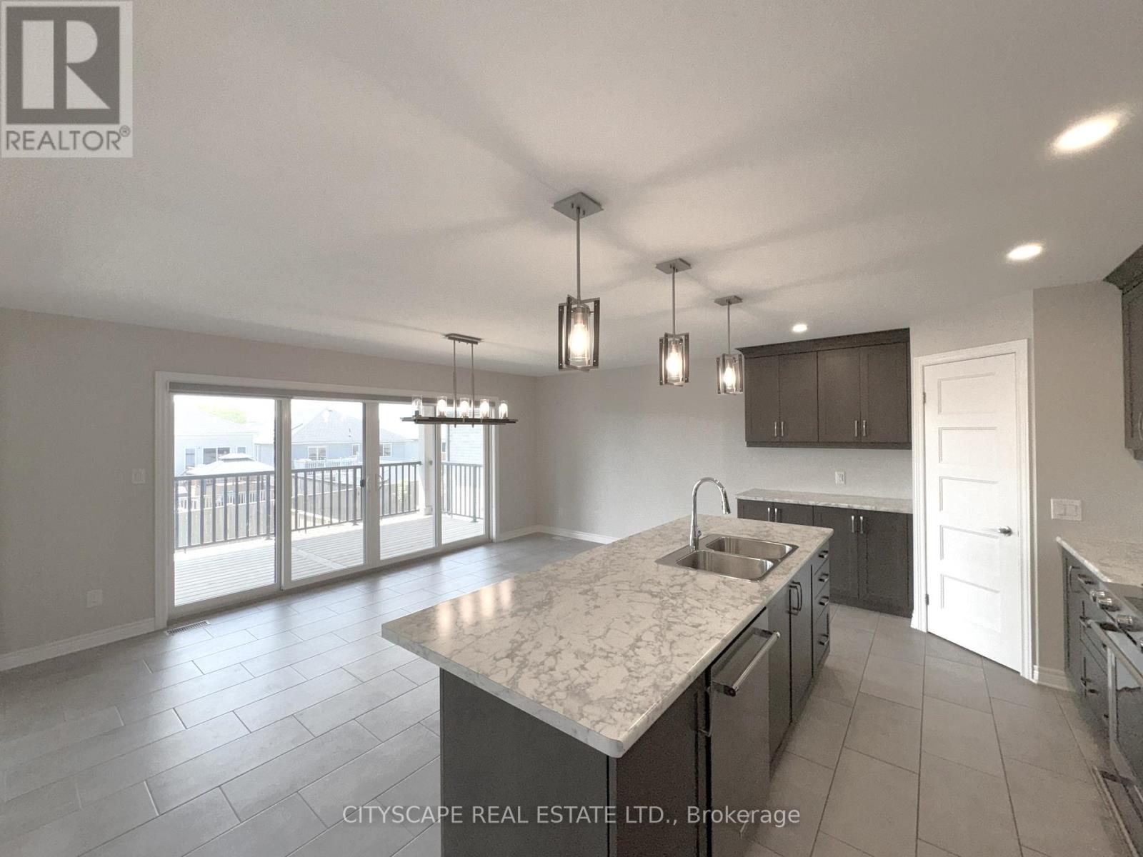 11 Hopkins Street, Thorold, Ontario  L2V 0E9 - Photo 11 - X12176171