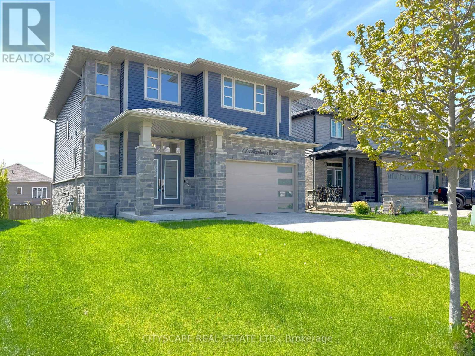 11 Hopkins Street, Thorold, Ontario  L2V 0E9 - Photo 2 - X12176171