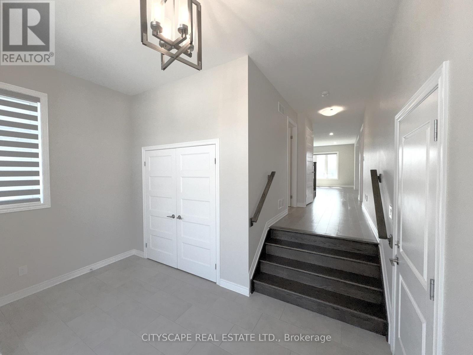 11 Hopkins Street, Thorold, Ontario  L2V 0E9 - Photo 5 - X12176171
