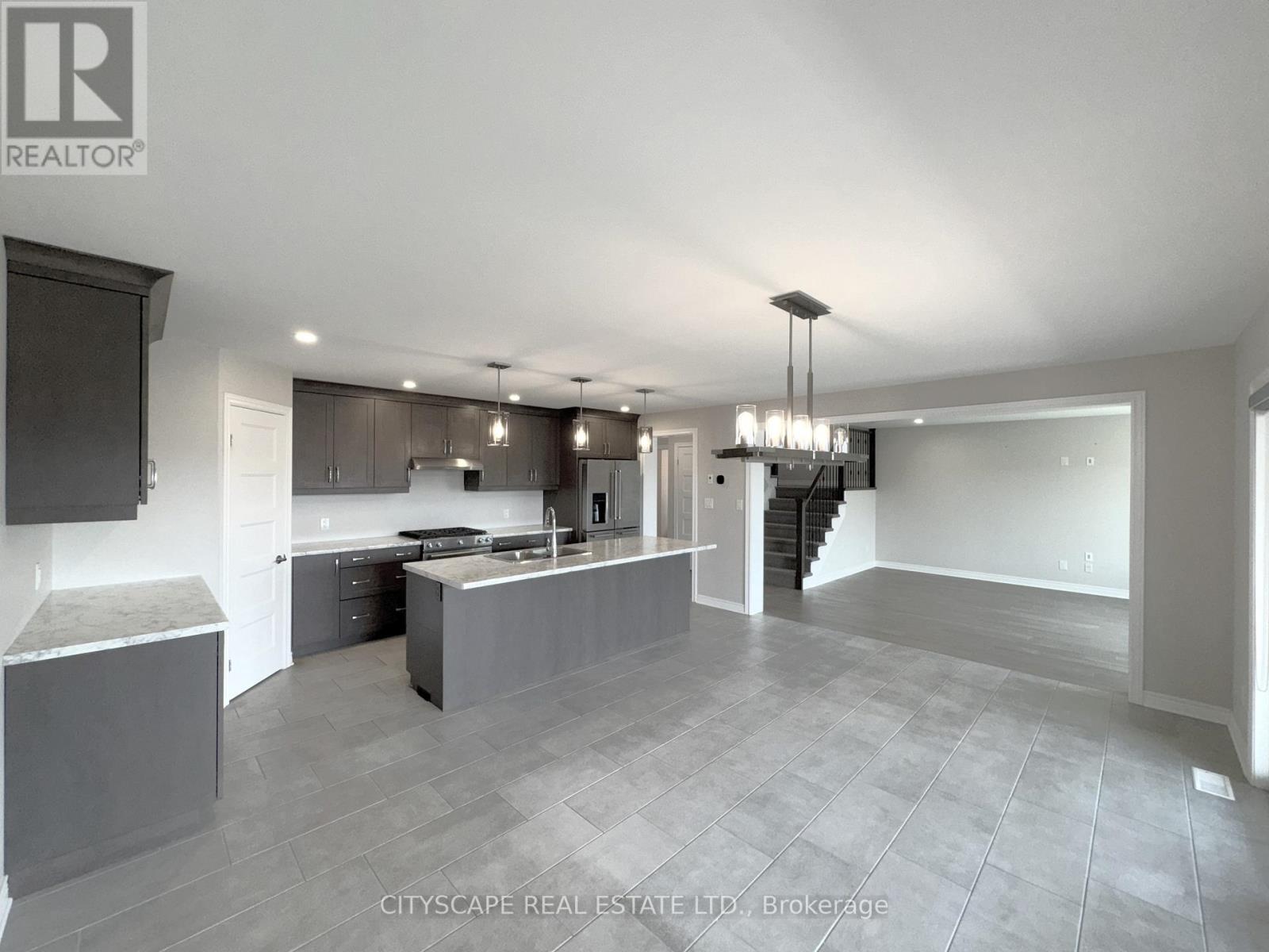 11 Hopkins Street, Thorold, Ontario  L2V 0E9 - Photo 9 - X12176171