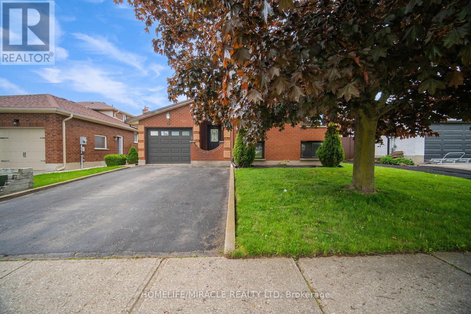 Property at 39 SOUTHVIEW CRESCENT image 1