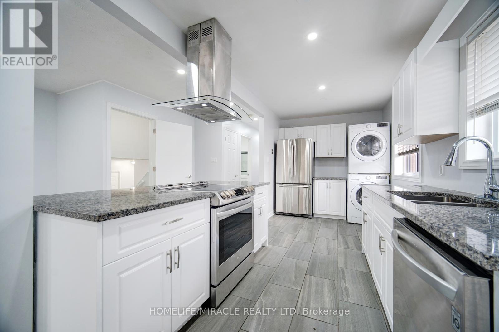 Property at 39 SOUTHVIEW CRESCENT image 5