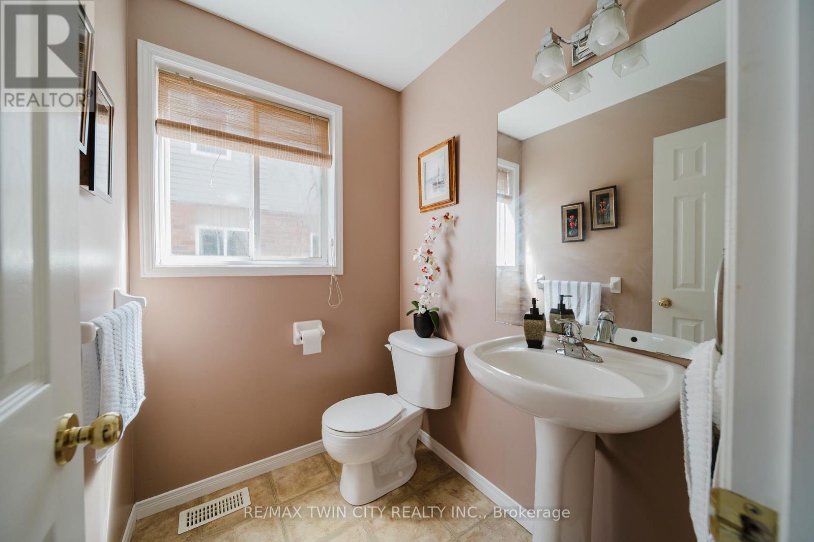 243 Brenneman Drive, Wilmot, Ontario  N3A 4N2 - Photo 12 - X12176275