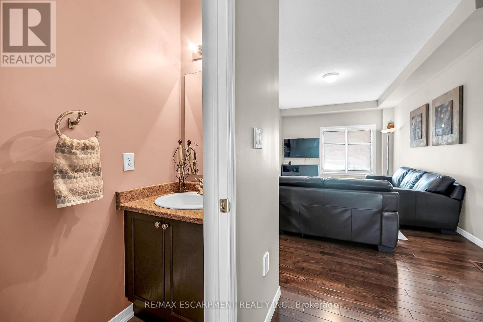121 Bankfield Crescent, Hamilton (Stoney Creek), Ontario  L8J 0B9 - Photo 5 - X12176294
