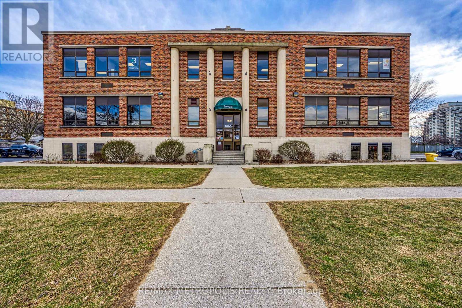 A UPPER - 109 DURAND STREET, Sarnia, Ontario