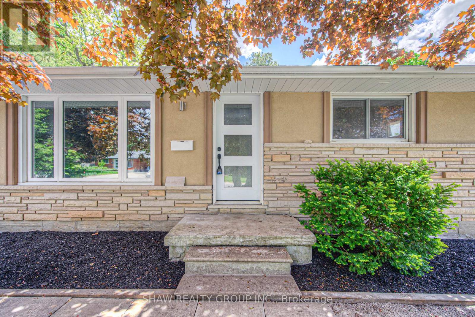 5 Alison Avenue, Cambridge, Ontario  N1R 1M8 - Photo 2 - X12176319
