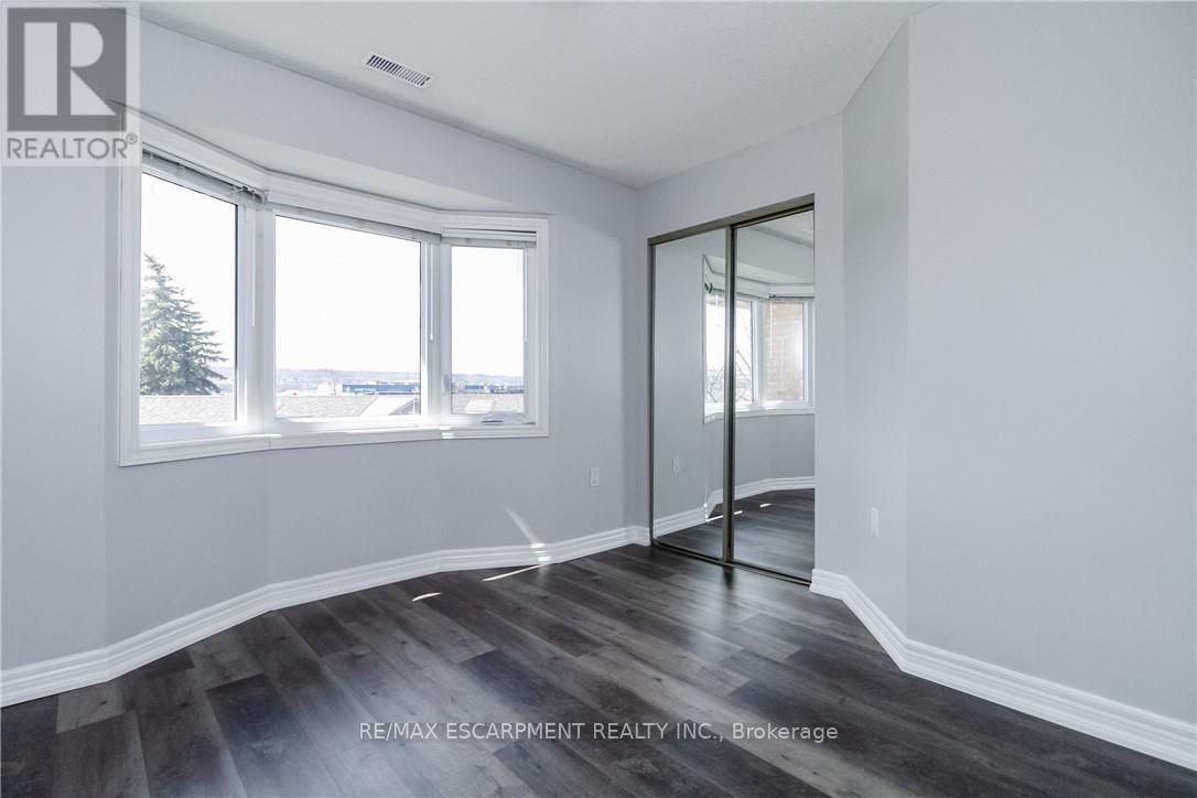 56 - 515 North Service Road, Hamilton, Ontario  L8E 5X6 - Photo 10 - X12176368