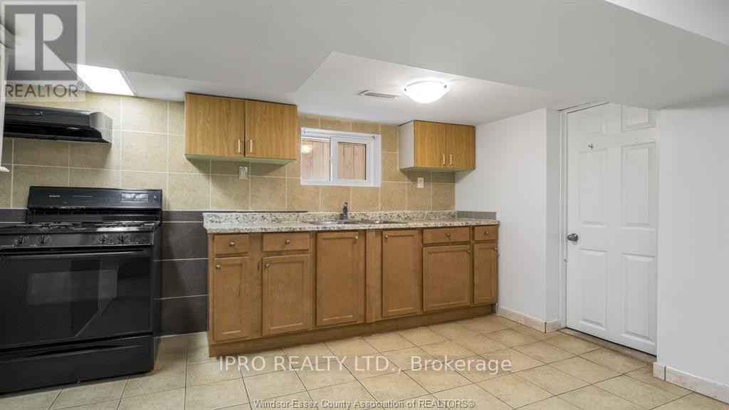Bsmnt - 760 Aylmer Avenue, Windsor, Ontario  N9A 1V3 - Photo 2 - X12176456