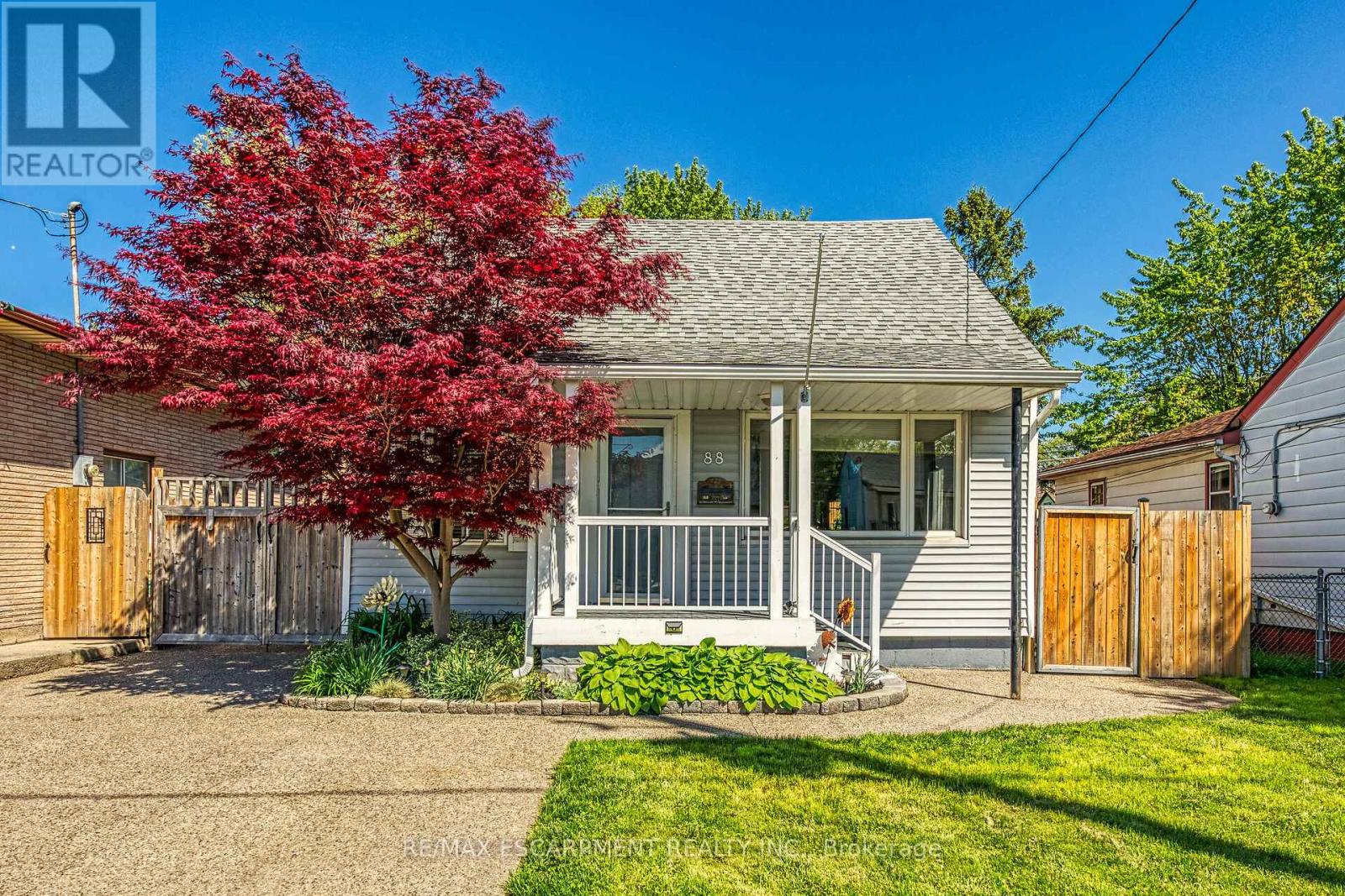 88 JULIAN AVENUE, Hamilton, Ontario
