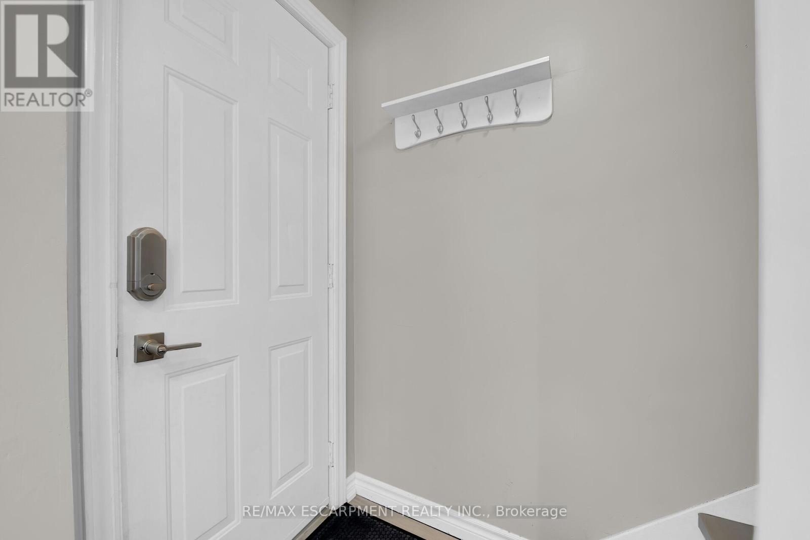 88 Julian Avenue, Hamilton, Ontario  L8H 5R7 - Photo 4 - X12176494