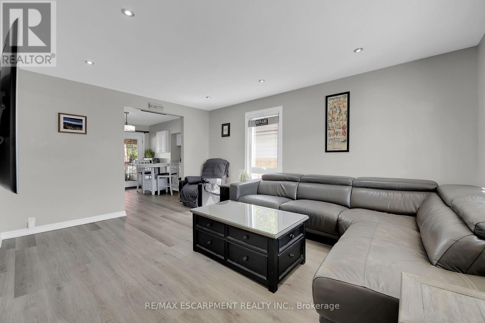 88 Julian Avenue, Hamilton, Ontario  L8H 5R7 - Photo 7 - X12176494