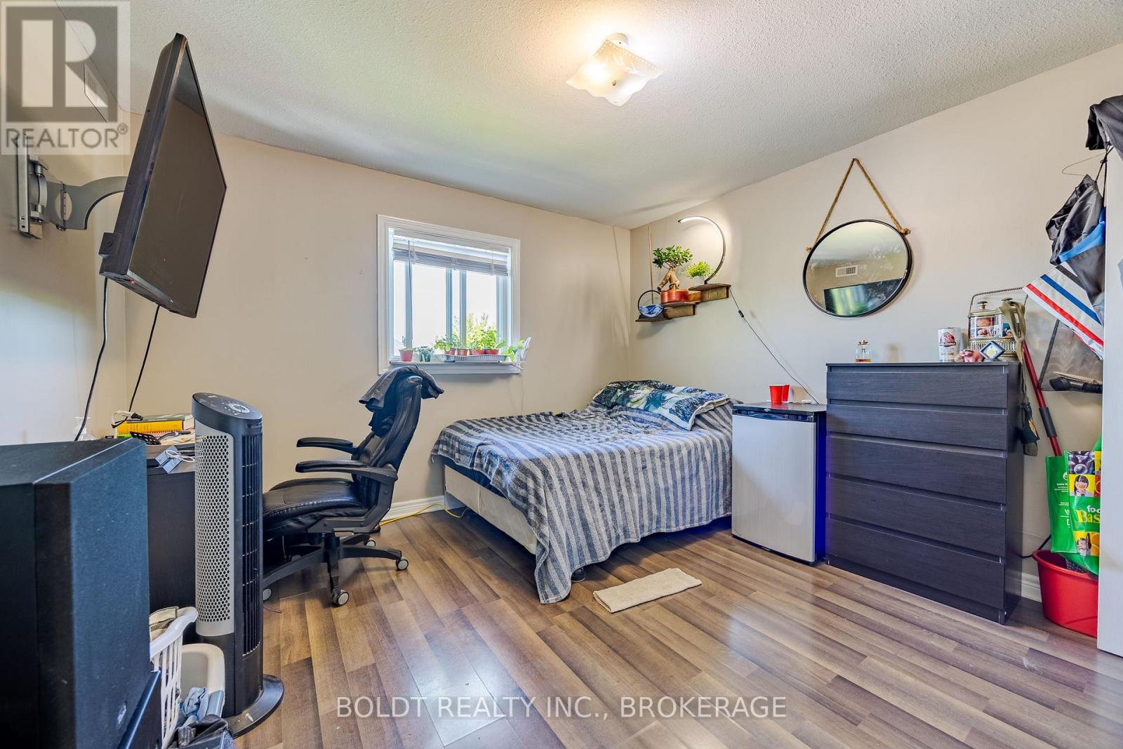 43 Cleveland Street, Thorold, Ontario  L2V 3K5 - Photo 16 - X12176537