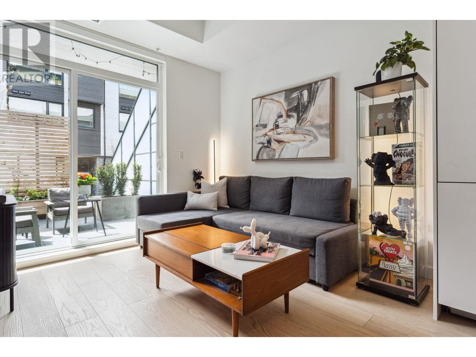 117 650 E 2ND STREET, North Vancouver, British Columbia