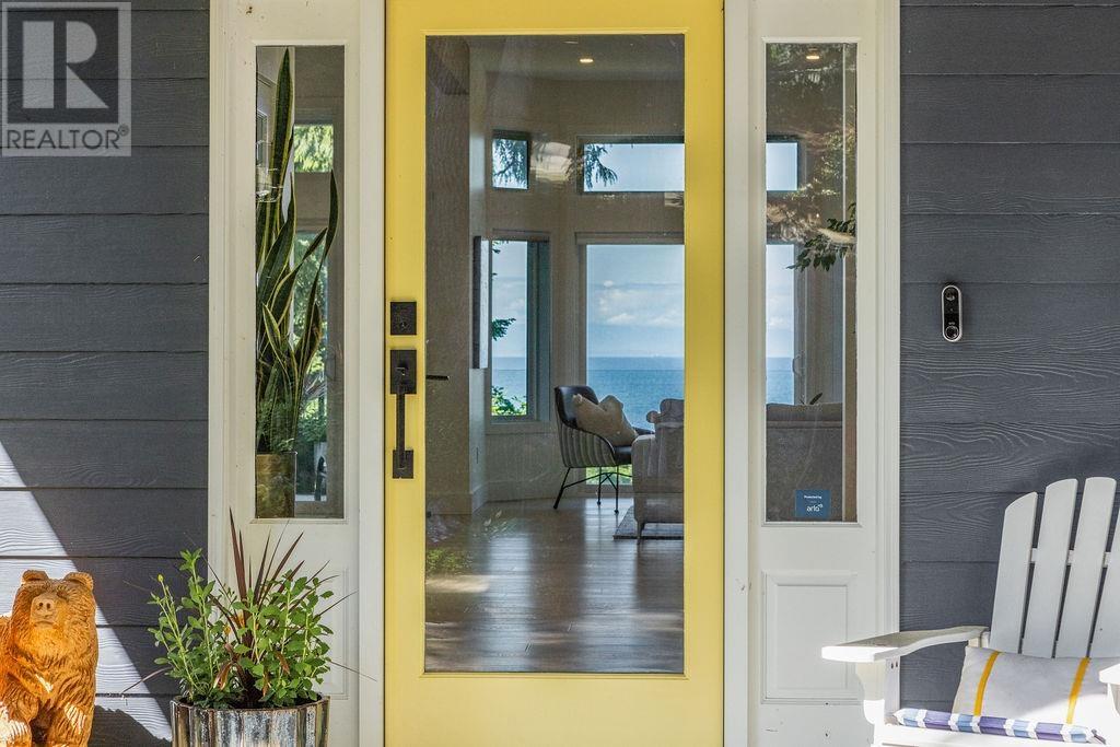 Property at 1599 GRANDVIEW ROAD image 3
