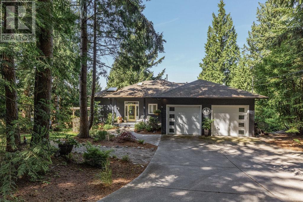 Property at 1599 GRANDVIEW ROAD image 4