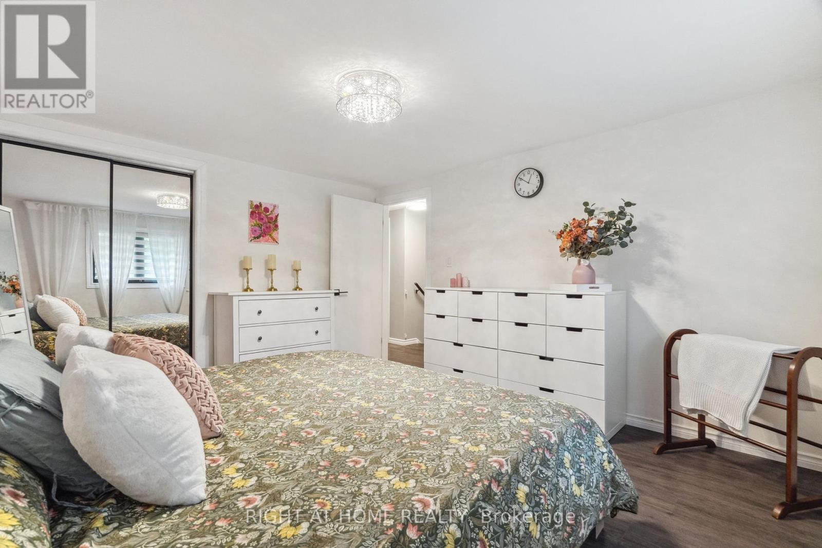 239 Cindy Lane, Essa, Ontario  L0M 1B0 - Photo 9 - N12154290