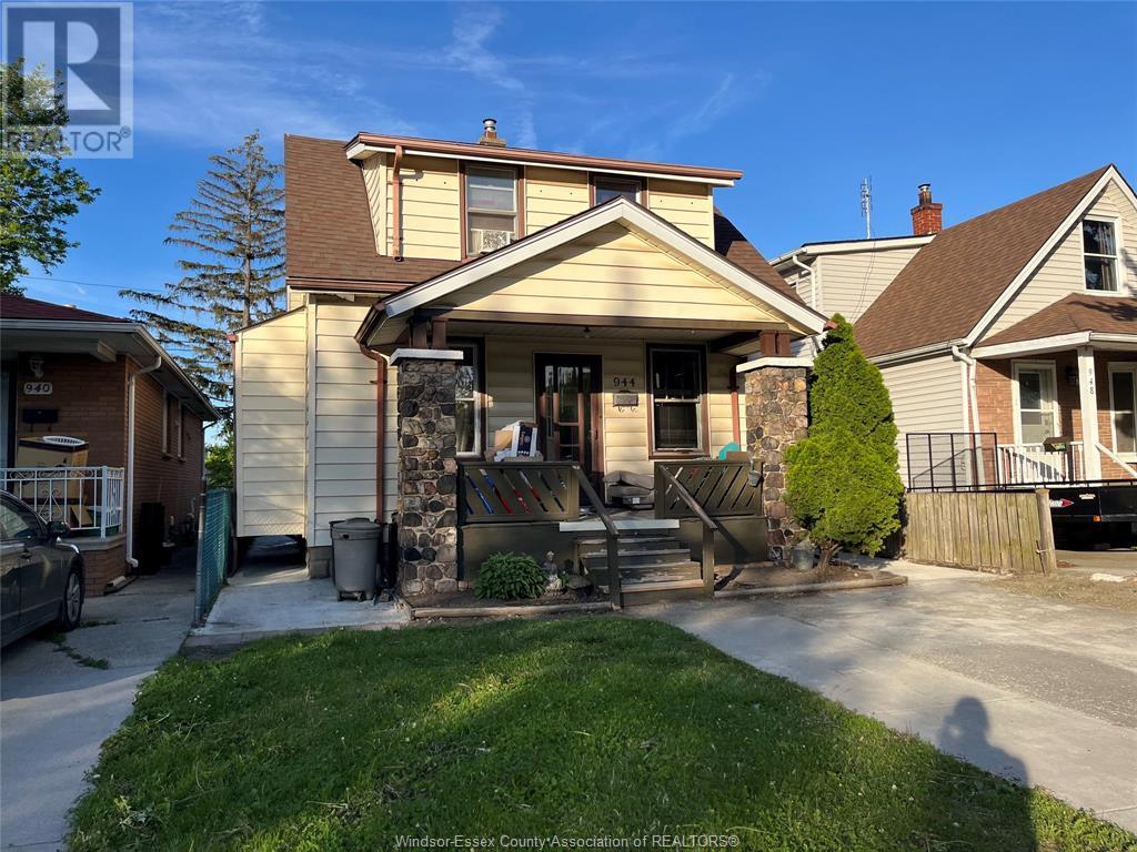 944 Mckay, Windsor, Ontario  N9B 2A5 - Photo 2 - 25013189