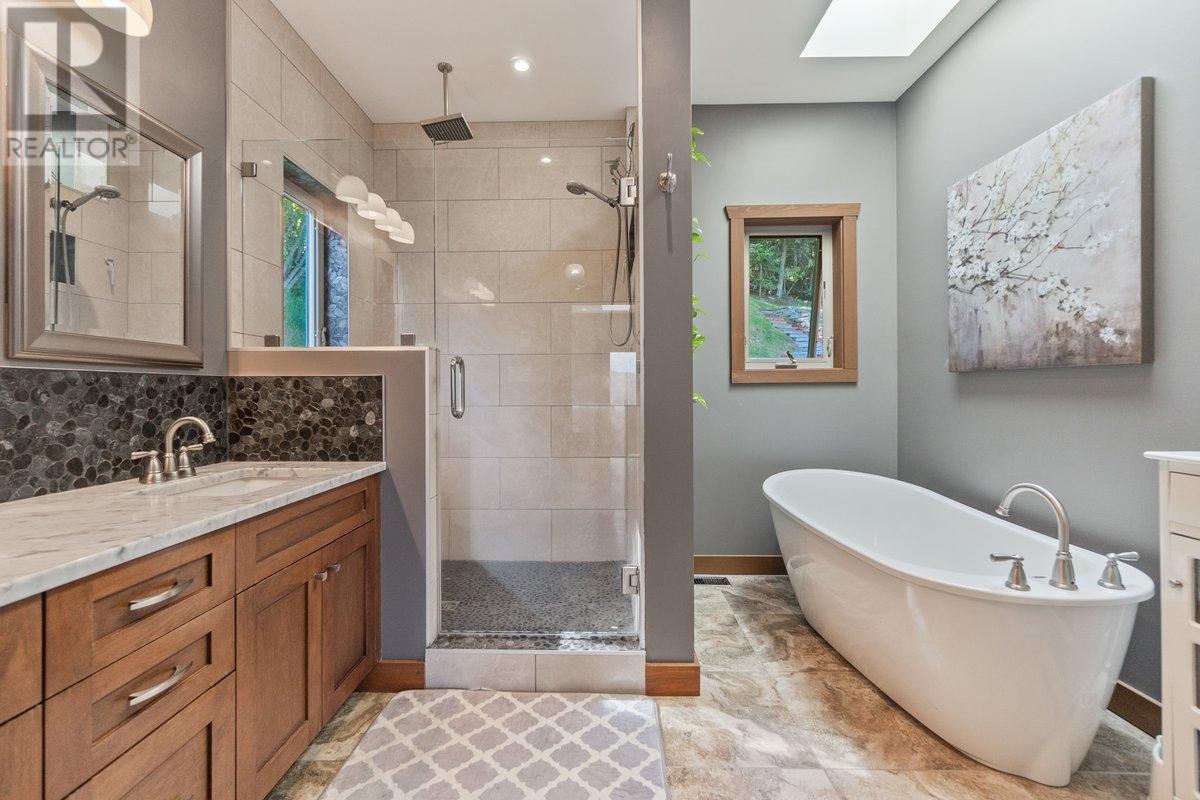 3213 VINDUSKY Road, Nelson, BC V1L6X7