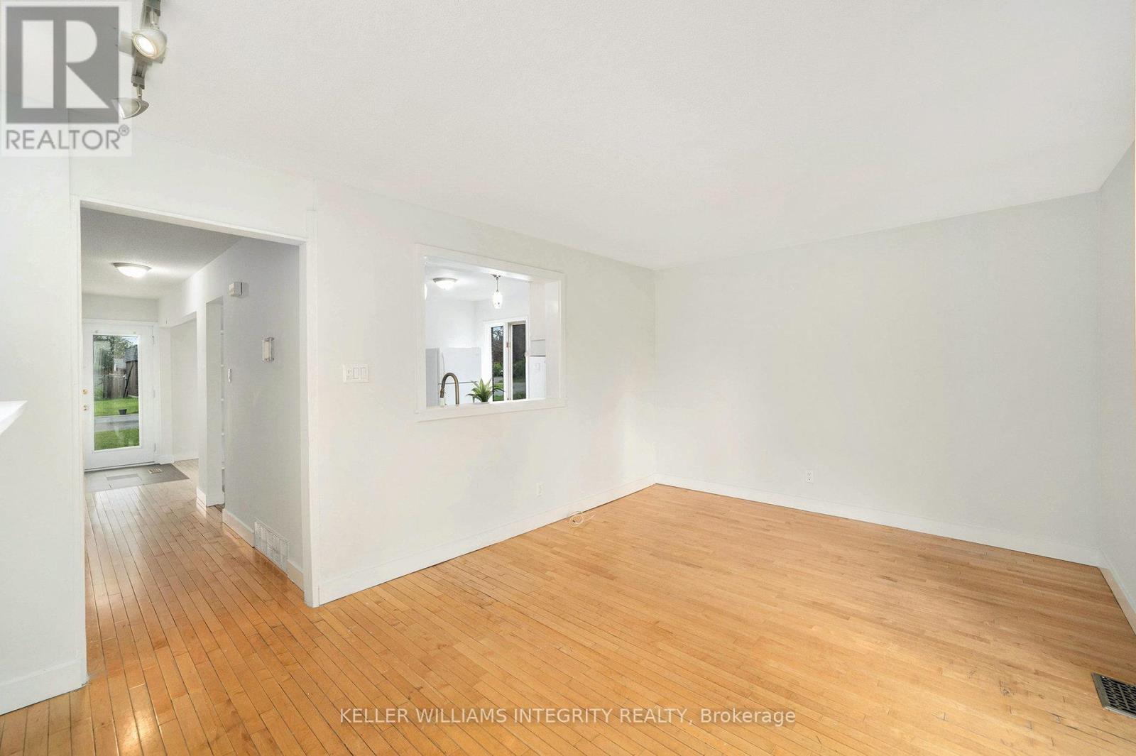 24 Elvaston Avenue, Ottawa, Ontario  K2G 3T4 - Photo 9 - X12176551