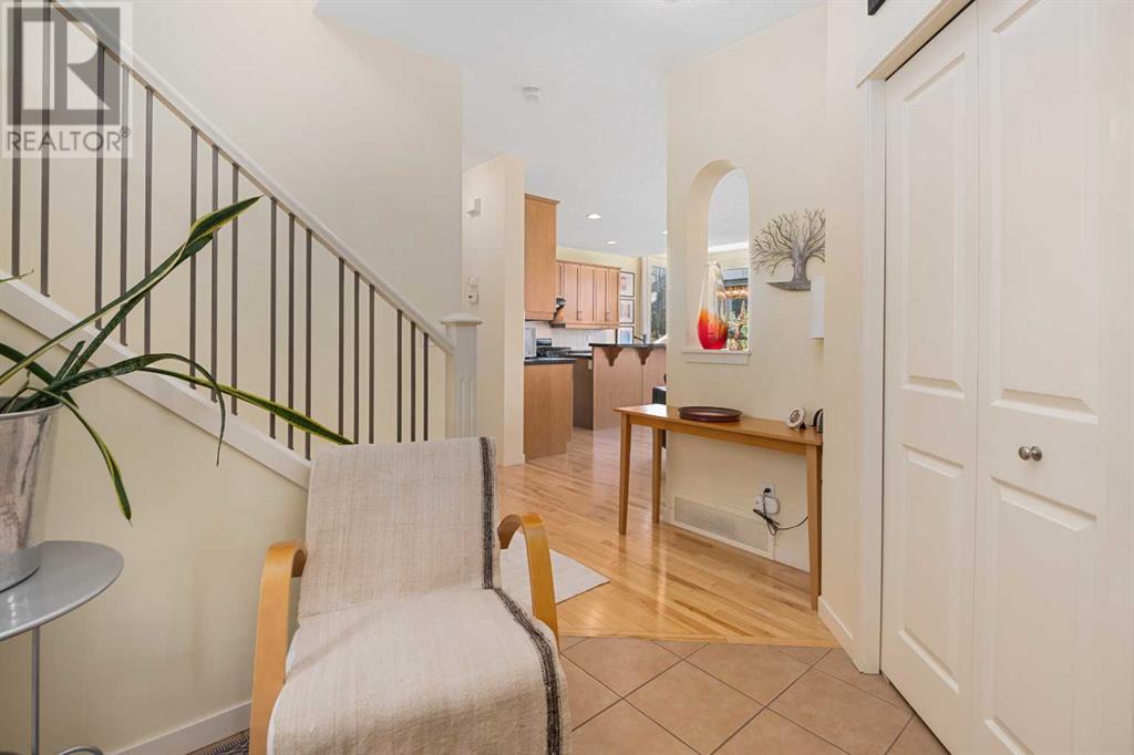 176 Cougarstone Court Sw, Calgary, Alberta  T3H 5R4 - Photo 5 - A2223230