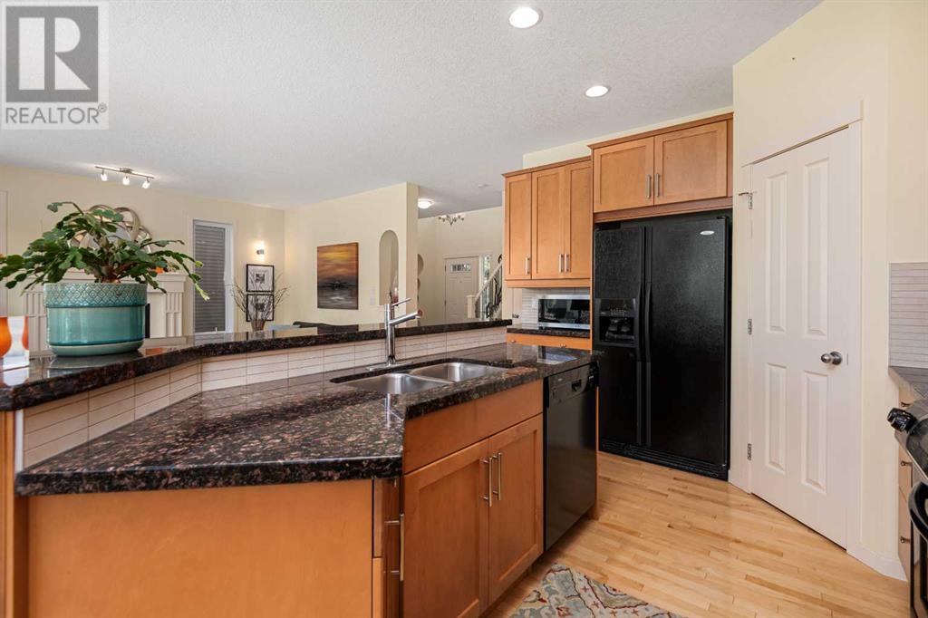 176 Cougarstone Court Sw, Calgary, Alberta  T3H 5R4 - Photo 11 - A2223230