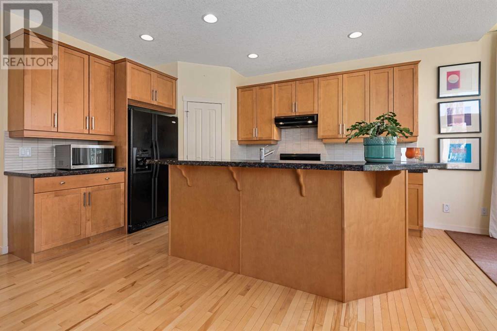 176 Cougarstone Court Sw, Calgary, Alberta  T3H 5R4 - Photo 9 - A2223230
