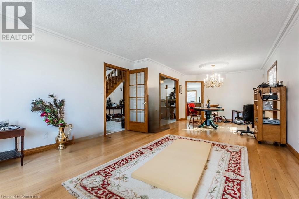Property at 401 FORESTLAWN Road image 3