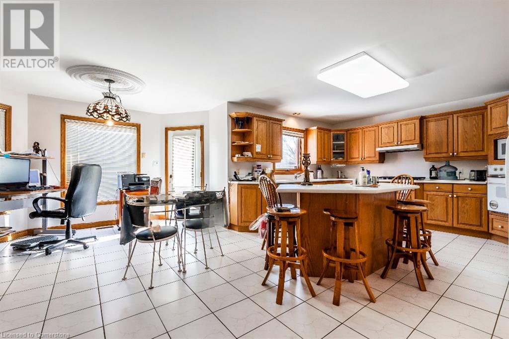 Property at 401 FORESTLAWN Road image 5