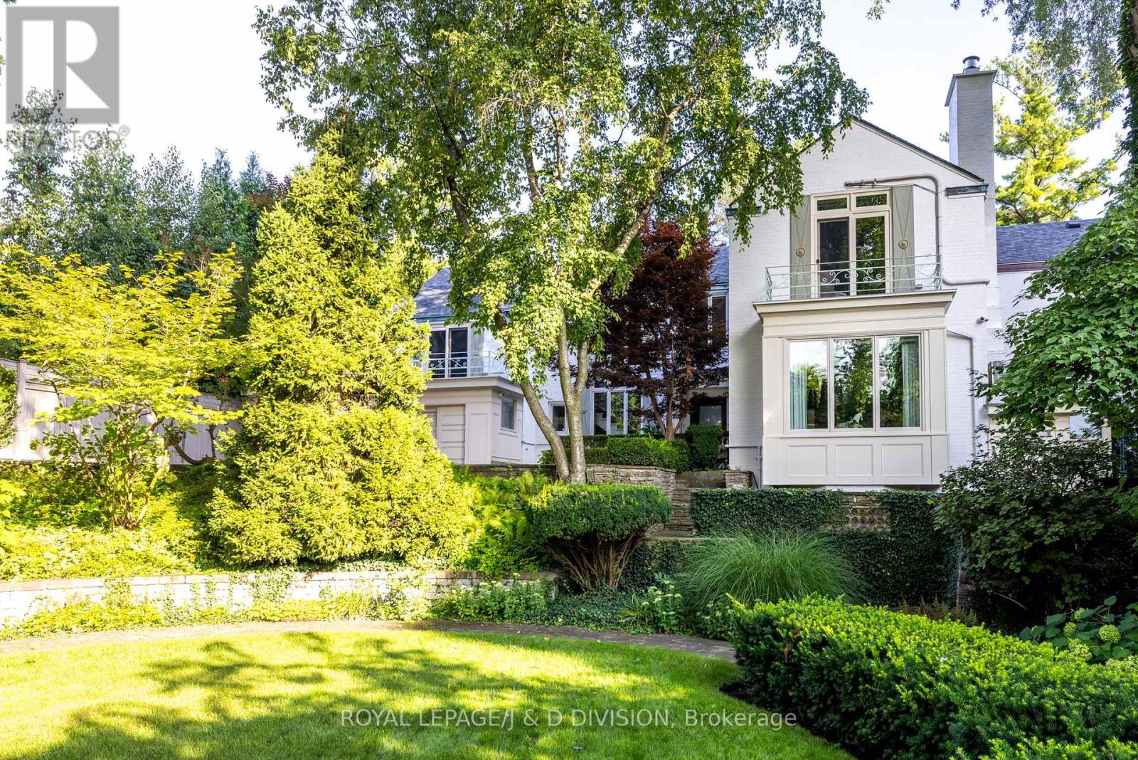 12 Forest Glen Crescent, Toronto, Ontario  M4N 2E8 - Photo 1 - C12176515
