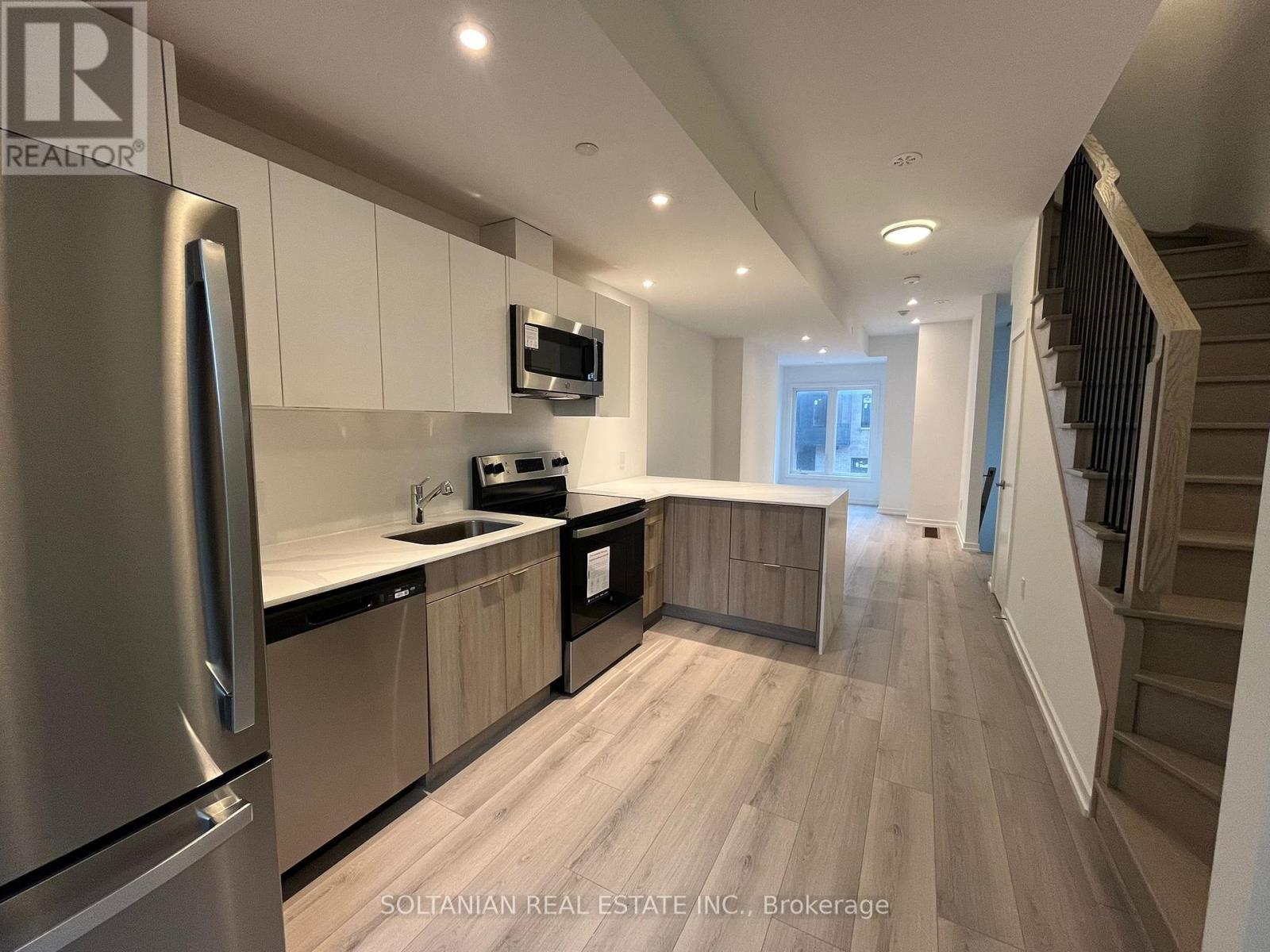 17 CALAMINT LANE, Toronto, Ontario