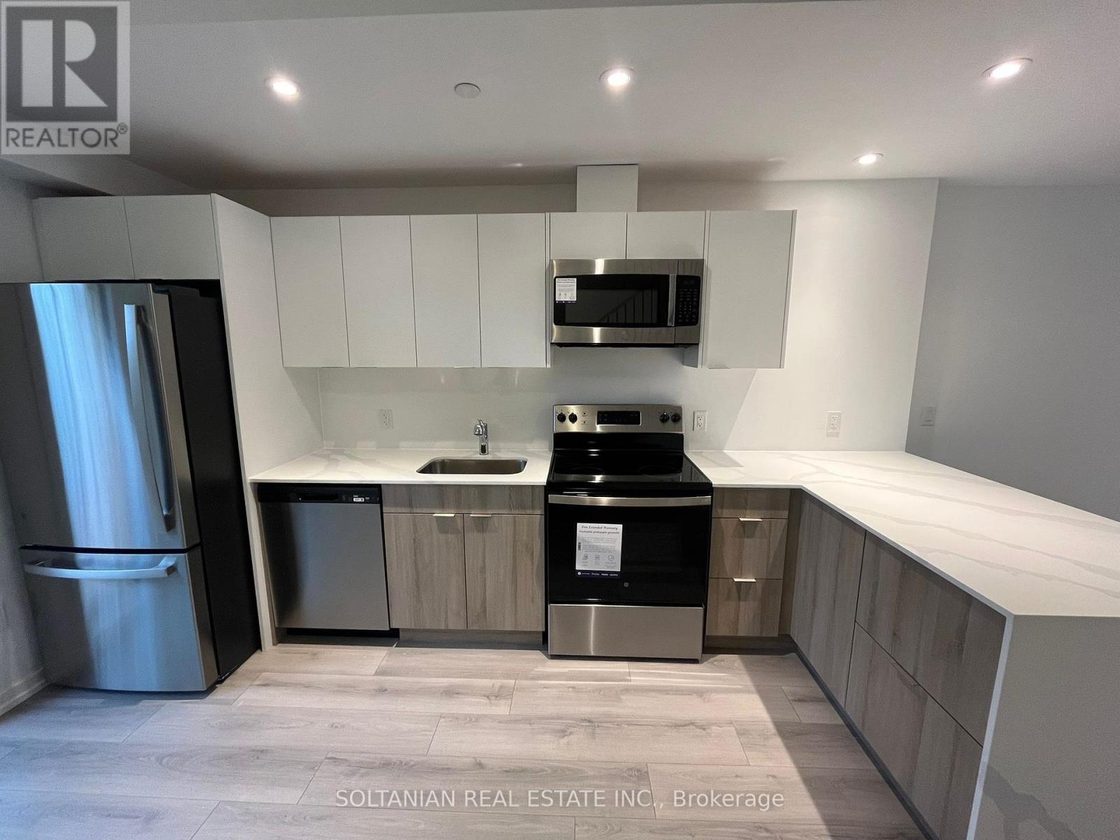 17 Calamint Lane, Toronto, Ontario  M1W 2H1 - Photo 2 - E12176532