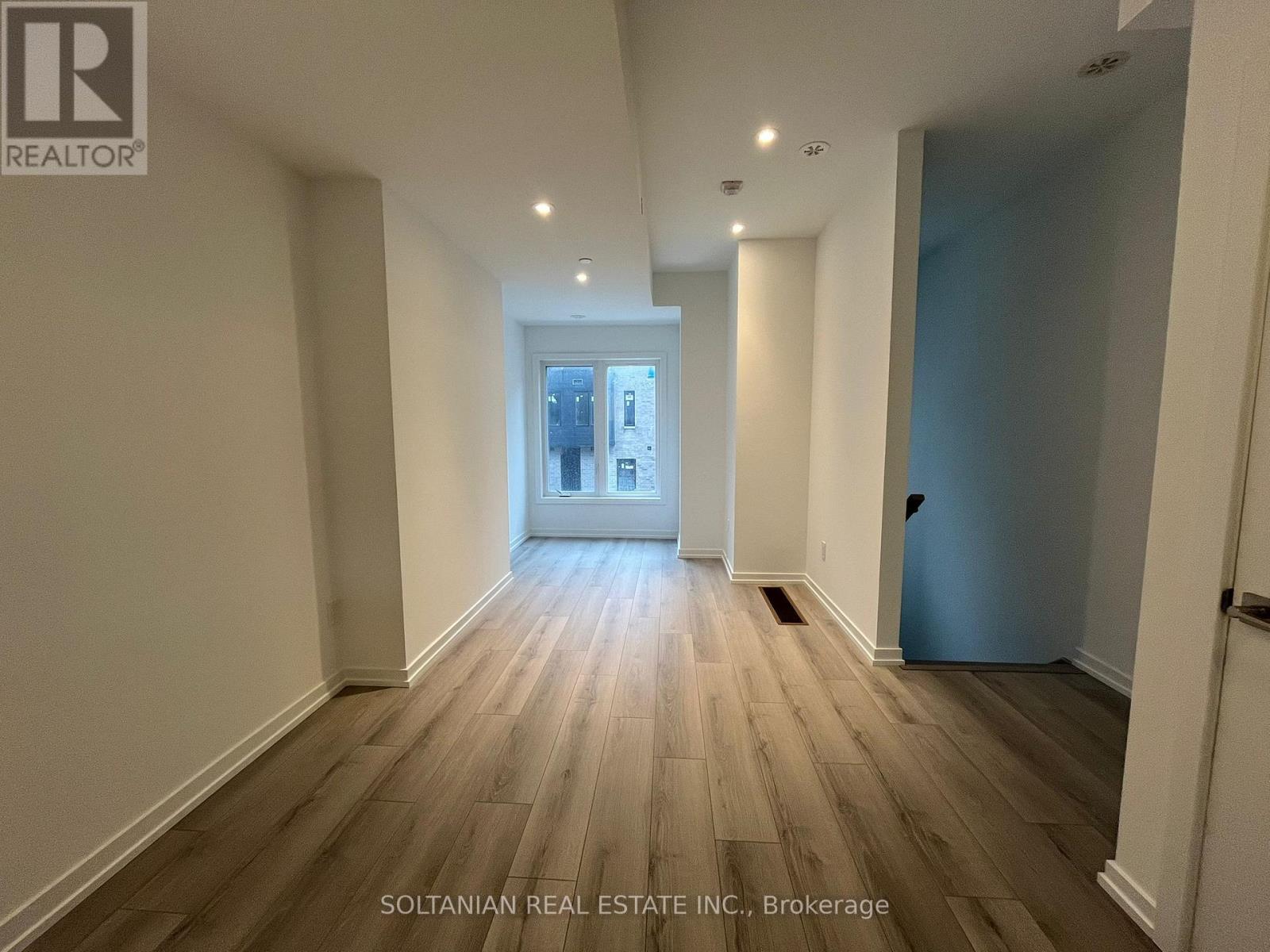 17 Calamint Lane, Toronto, Ontario  M1W 2H1 - Photo 5 - E12176532