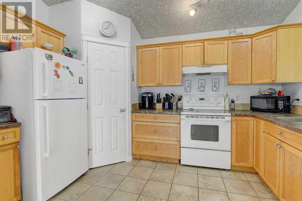 Property at 32 Pinnacle Street image 4