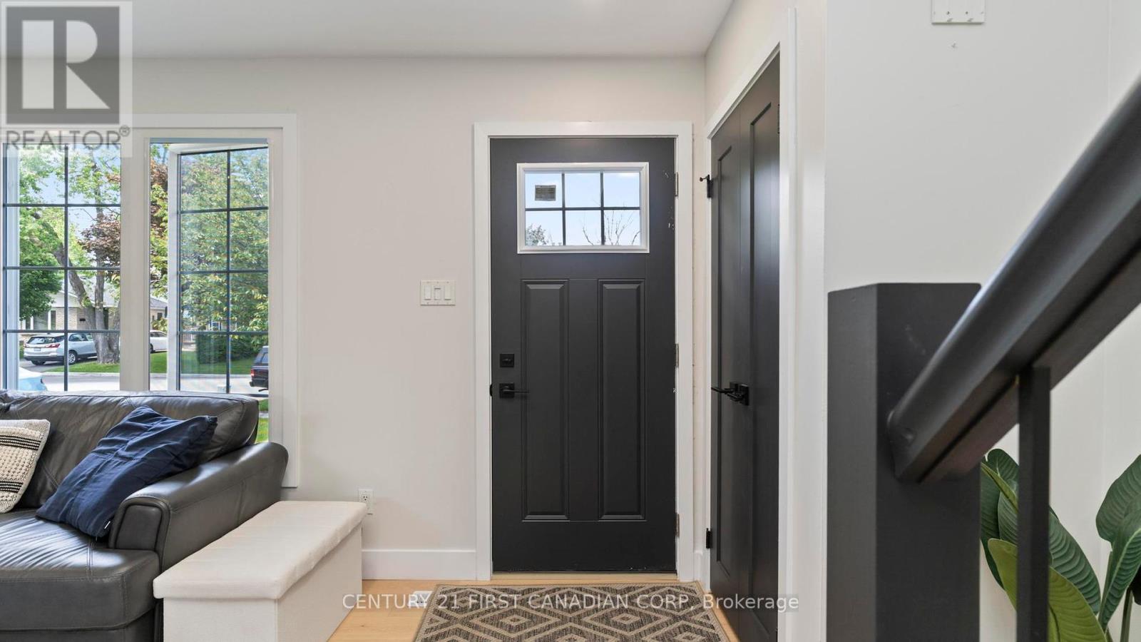 120 Scotchmere Crescent, London South, Ontario  N6E 2A1 - Photo 3 - X12176675