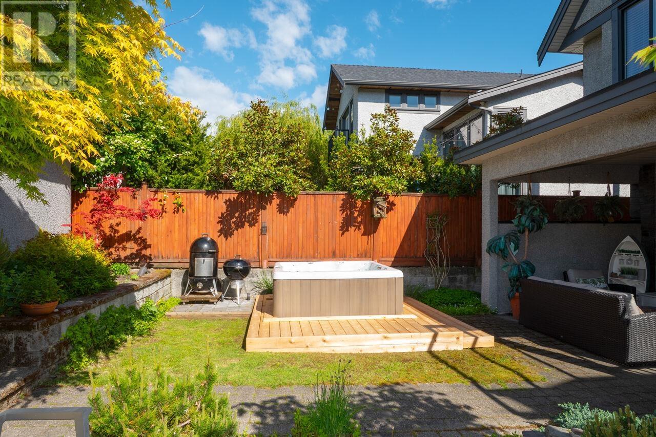 336 W 17th Street, North Vancouver, British Columbia  V7M 1V8 - Photo 37 - R3004532